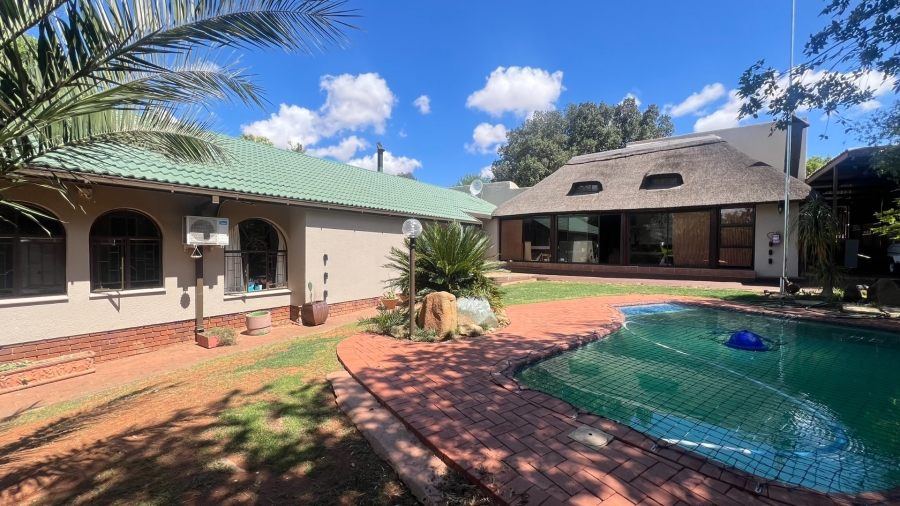 4 Bedroom Property for Sale in Pellissier Free State